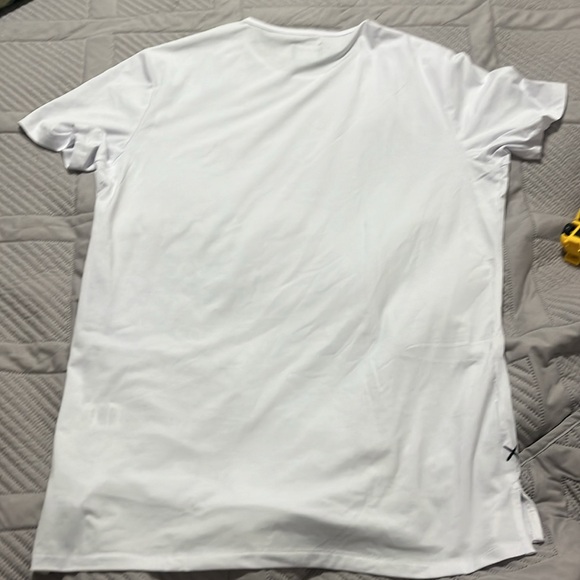 Men’s xl cuts white t-shirt - Picture 4 of 4